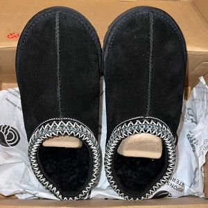 Practically Brand New Women’s UGG Tasman Slippers Black Size 6